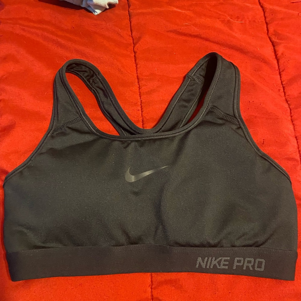 Nike pro sports bra